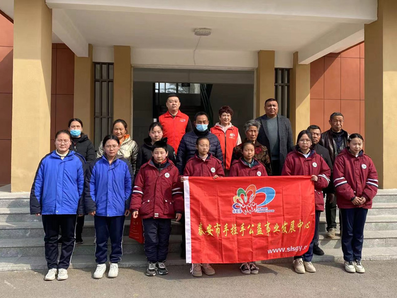 2024.03.13“微爱助学”第510期回访道朗一中、道朗中心小学部分困境家庭学生及送达帮扶款的活动