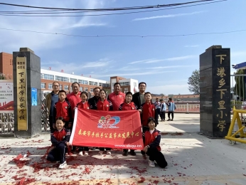 2025.10.22“亮丽学堂”第85期为岱岳区下港镇下里小学捐赠（安装）电动伸缩门的活动总结