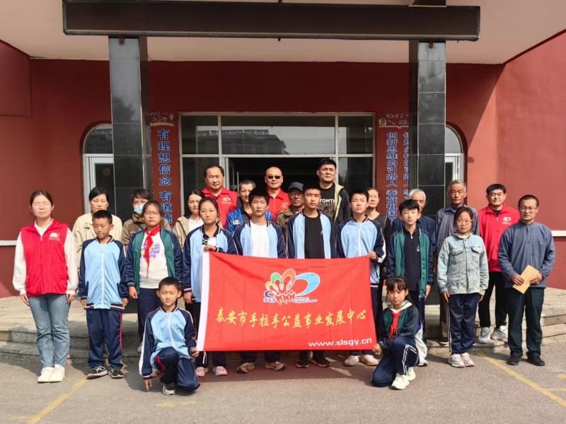 2024.10.14“微爱助学”第535期回访范镇一中部分困境家庭学生及送达帮扶款的活动总结