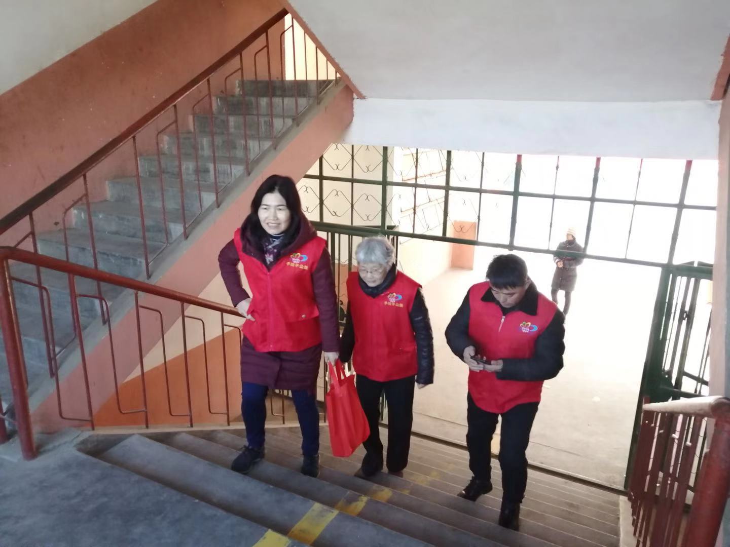 2019.12.27回访高新区良庄镇延东小学困境家庭学生并送达帮扶款活动总结